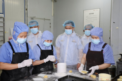 百色开展中秋节前食物平安查抄